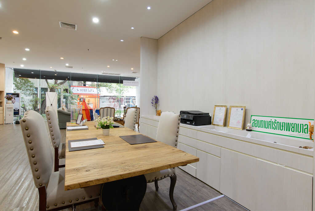 Our clinic provides a comfortable and relaxing atmosphere for all patients. We believe that it will help patients feel relaxed and comfortable treatment with us.