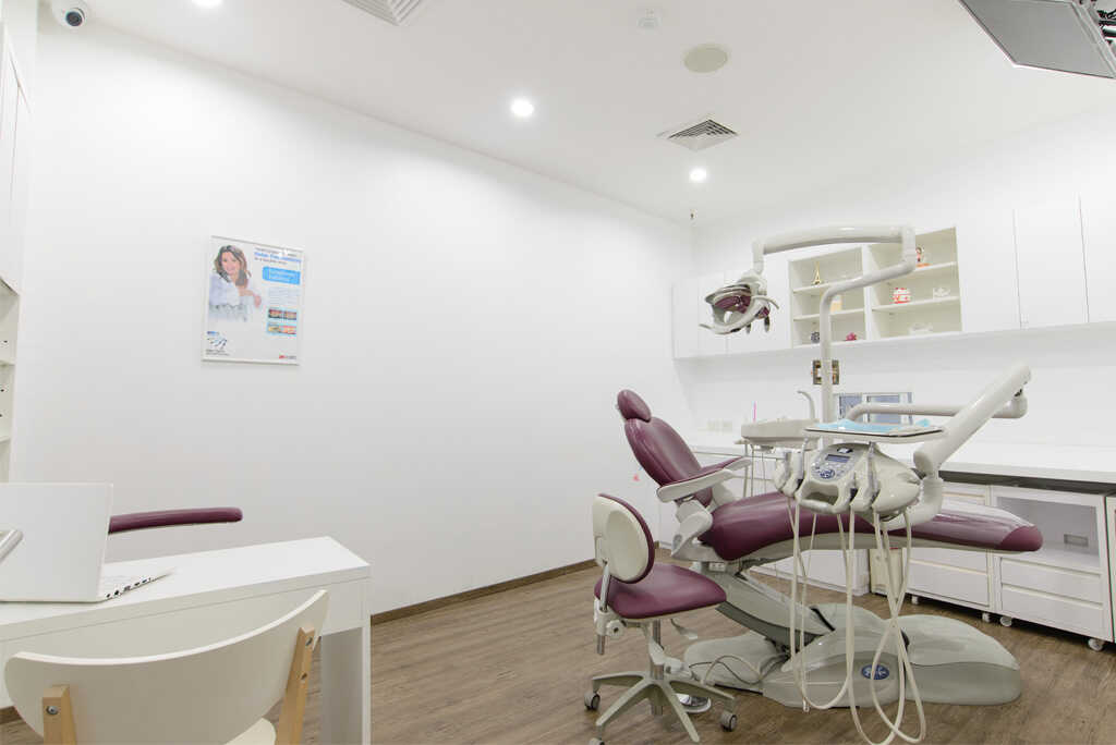 Truth Dental Clinic has a dental room and uses modern technology equivalent to hospital standards.